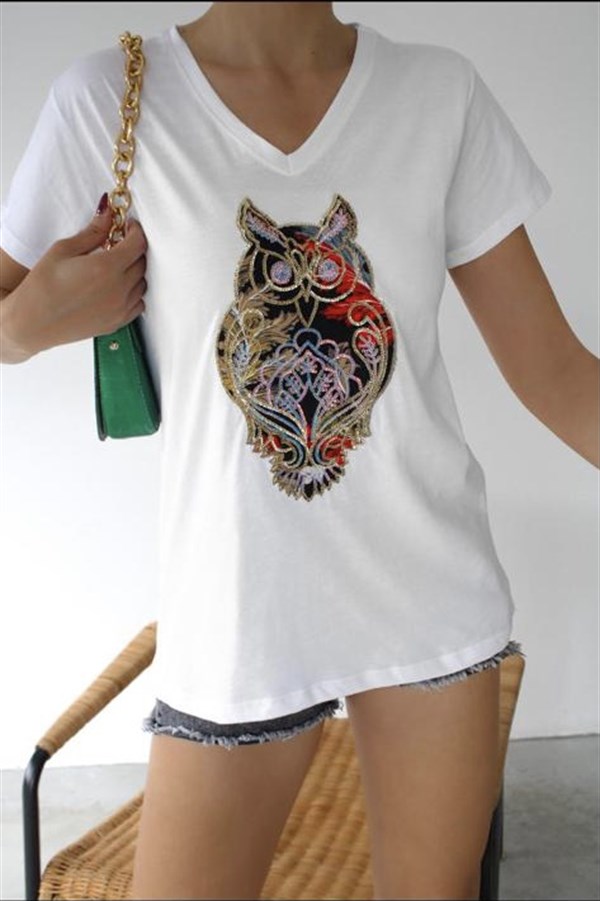 T-ShirtKadın Beyaz V Yaka Payetli Baykuş İşlemeli Yarım Kollu Pamuk T-shirtACLASSICS